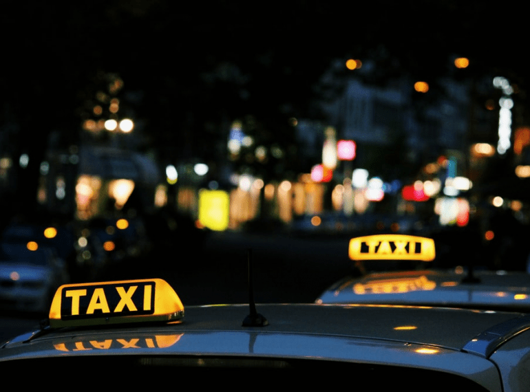 Airport taxi in the UK